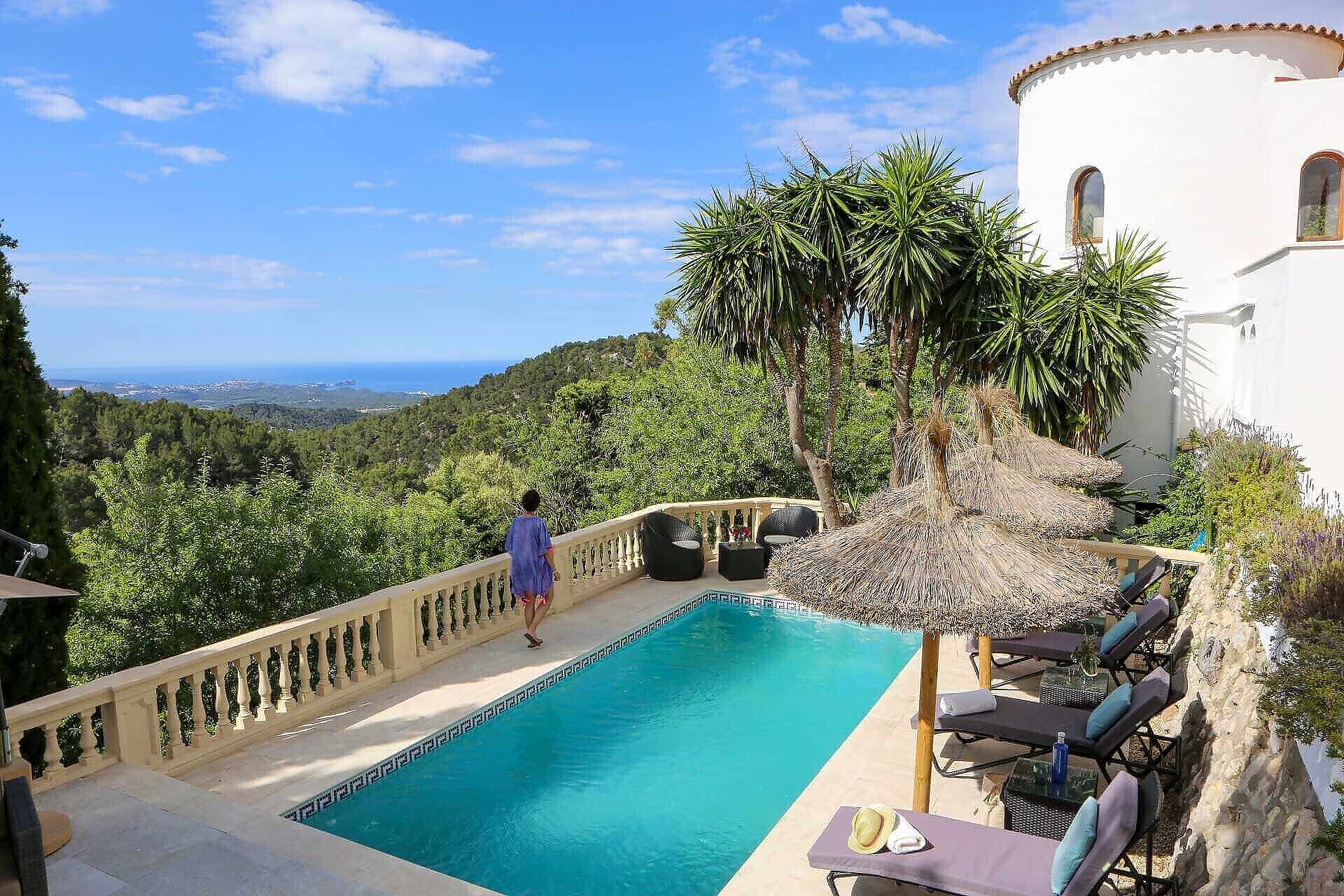 01-363 Luxus Villa im Dorf Mallorca Westen mieten Bild 1