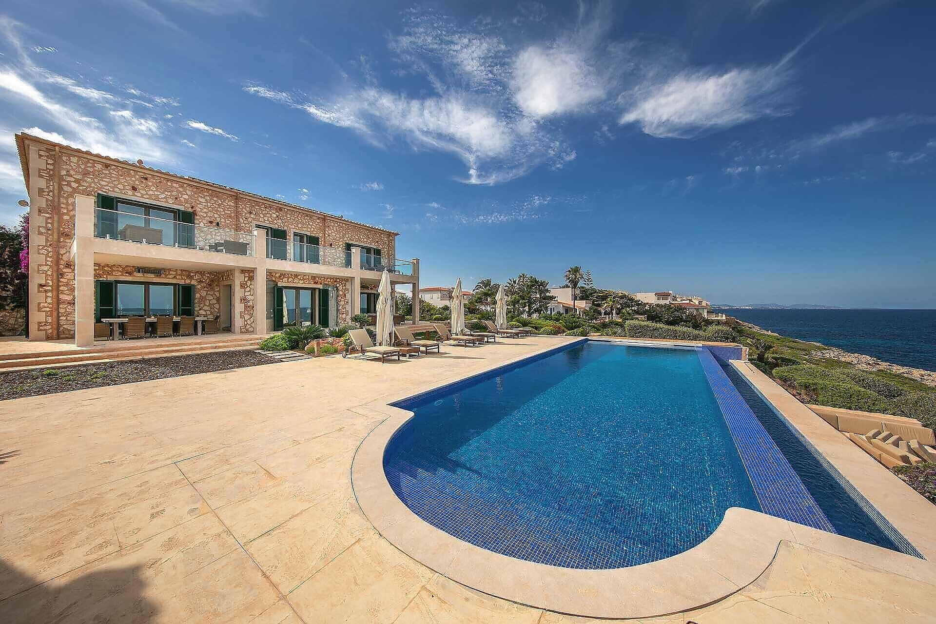 01-360 große Villa mit Meerblick Mallorca Osten mieten Bild 1