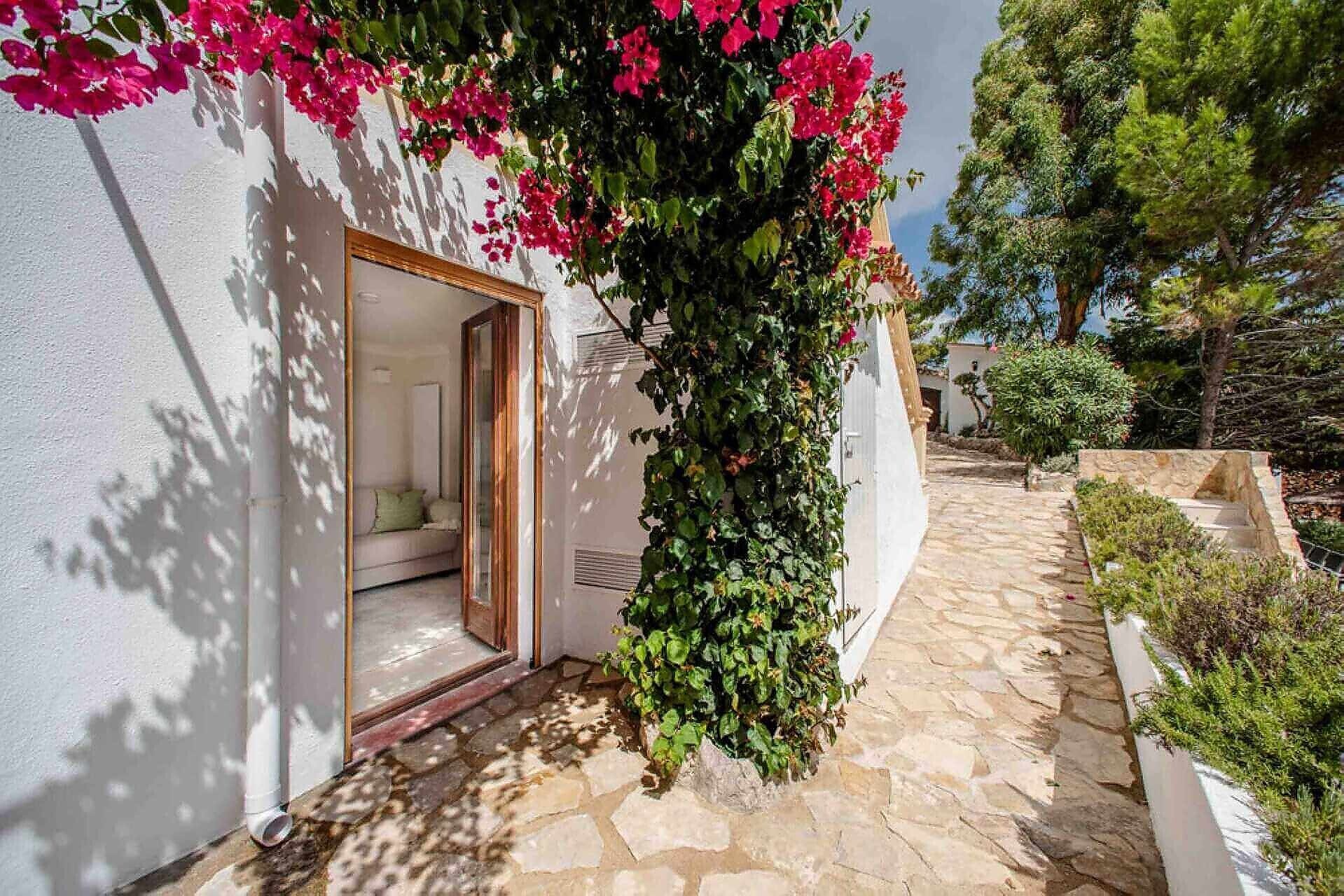 01-363 Luxus Villa im Dorf Mallorca Westen mieten Bild 25
